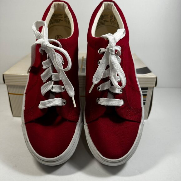 Retro Red Low-Top Canvas City Sneaks Rubber Sole Size 9.5 US Women’s - Picture 3 of 8